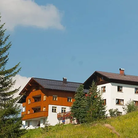 Haus Furka 3*